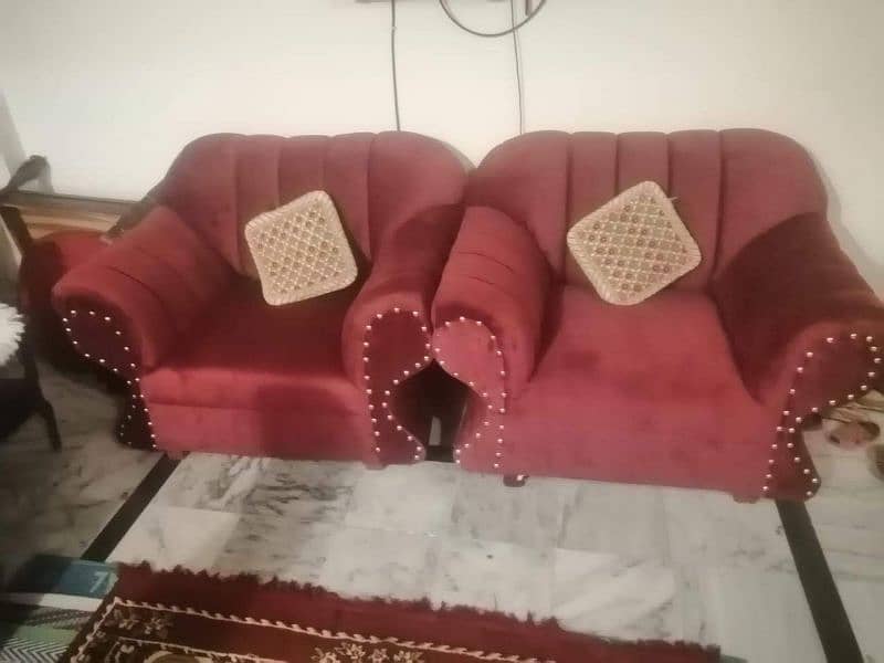 5 seater Sofa set Is up for Sale 0