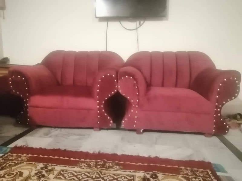 5 seater Sofa set Is up for Sale 4