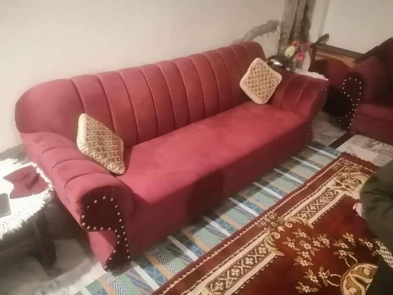 5 seater Sofa set Is up for Sale 5