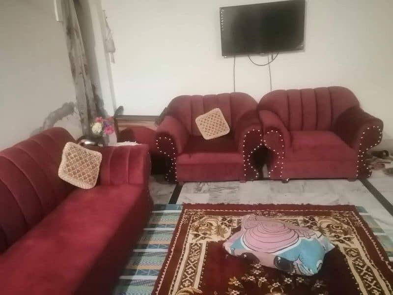 5 seater Sofa set Is up for Sale 7