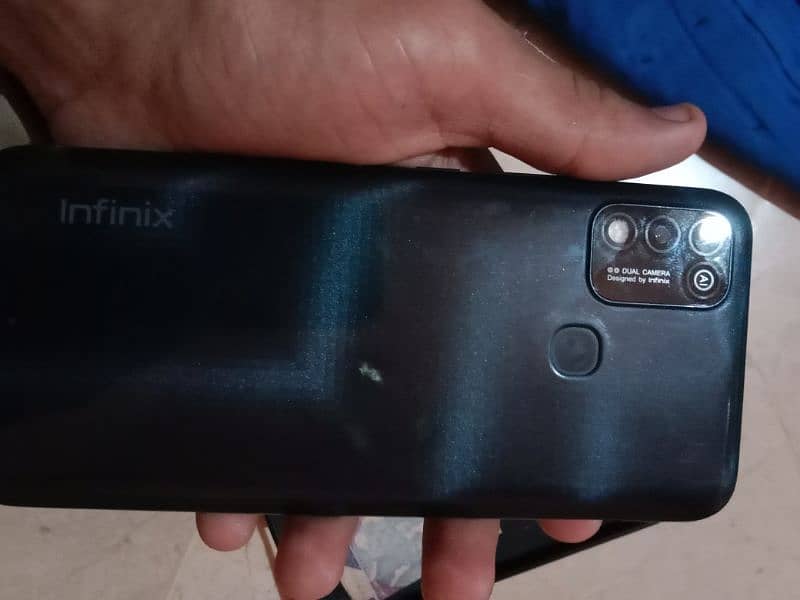 Infinix ho 10 playmob ok hay 1 hand used hay 4,/64 hay 1