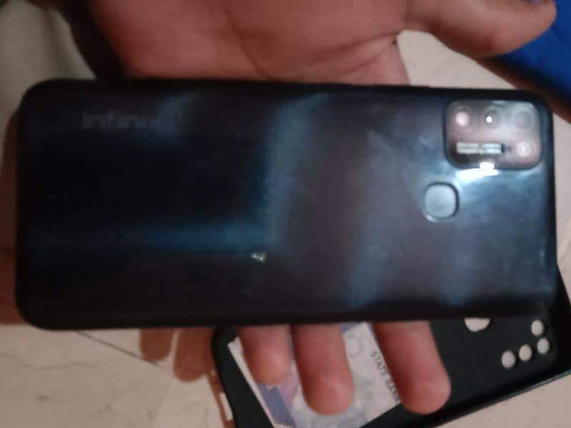 Infinix ho 10 playmob ok hay 1 hand used hay 4,/64 hay 3