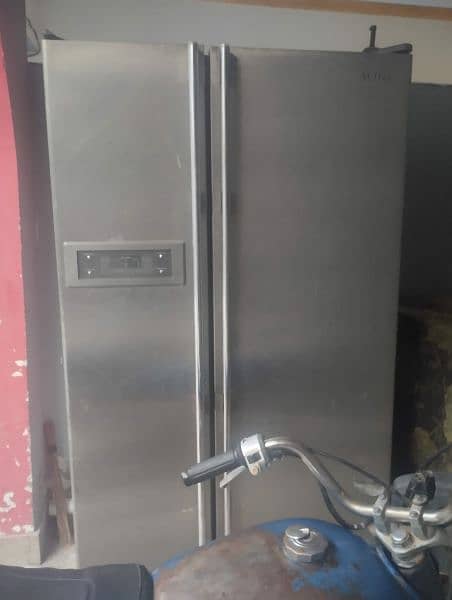 Large size double door fridge 3