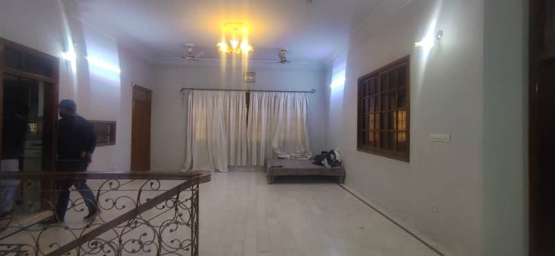 Prime Location, Independent Bungalow On Rent In PECHS Block 2 5