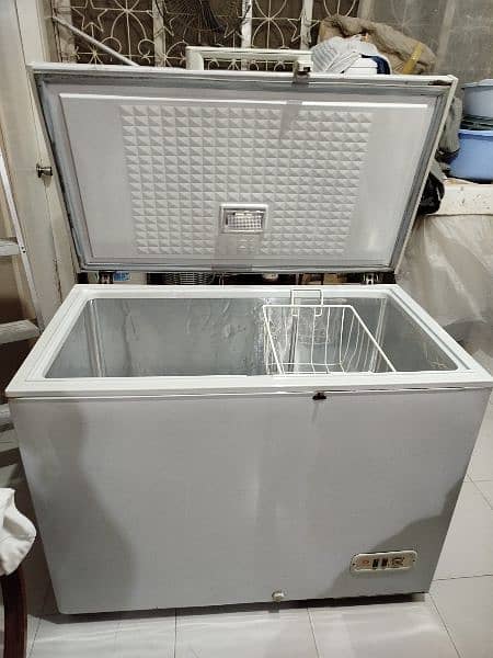 Dawlance Deep Freezer 8