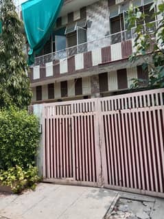 10 MARLA DOUBLE STORY HOUSE FOR SALE IN 40 FT ROAD