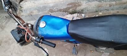 engine ok ha sarf seat cover or agly jampo ka kam ha 15 so 2hazar ka