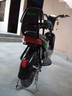 Scooty For Urgent Sale Condition 10/10, Everage 45 Kilometers ,