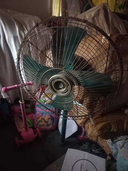 pedestal fan 0