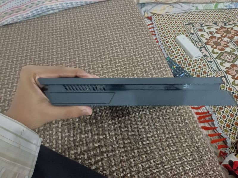 PS4SLIM 1TB WITH 12GAMES 3