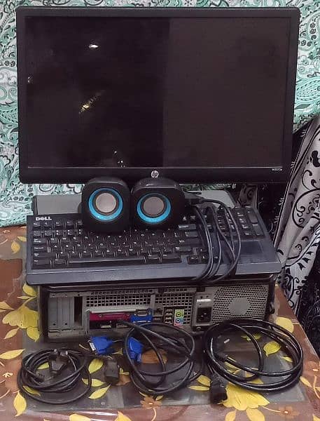 Dell Optiplex 780 + HP Monitor + Dell Keyboard + Speakers 0