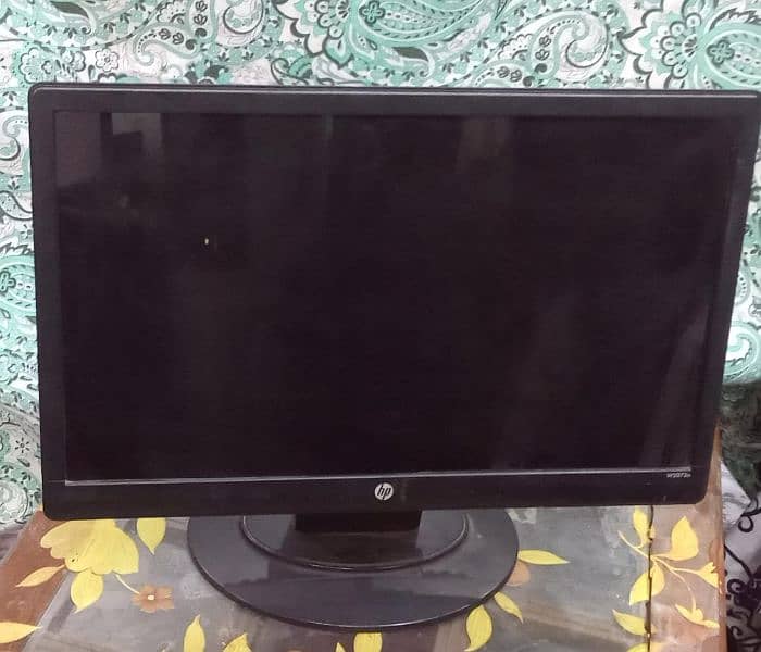 Dell Optiplex 780 + HP Monitor + Dell Keyboard + Speakers 1