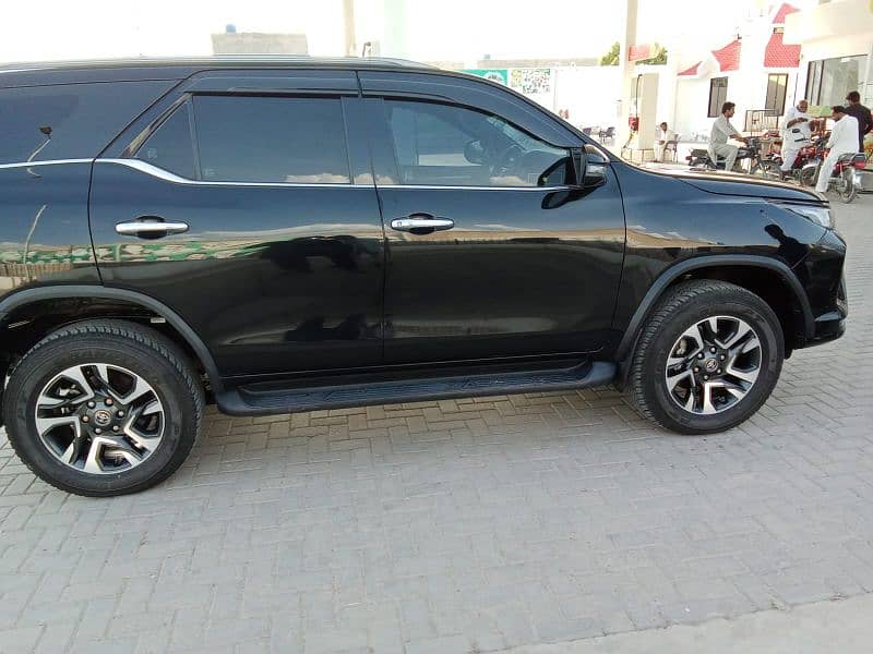 Toyota Fortuner Legender 2022 2