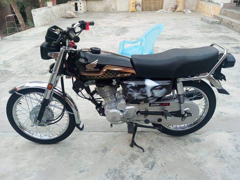 CG 125 Gold Edition  Condition 10/10 same like new urgently for sale 6