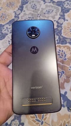 Moto z4 4/128 gb