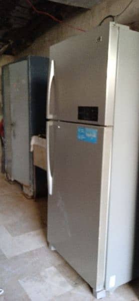 LG REFRIGERATOR FOR SELL 2