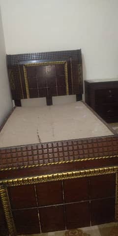 2 single bed with 2 set table