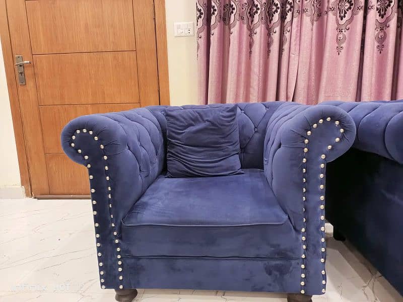 Royal blue velvet sofa set 5 seater good condition unique style sofas. 4