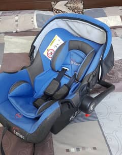 Baby car seater