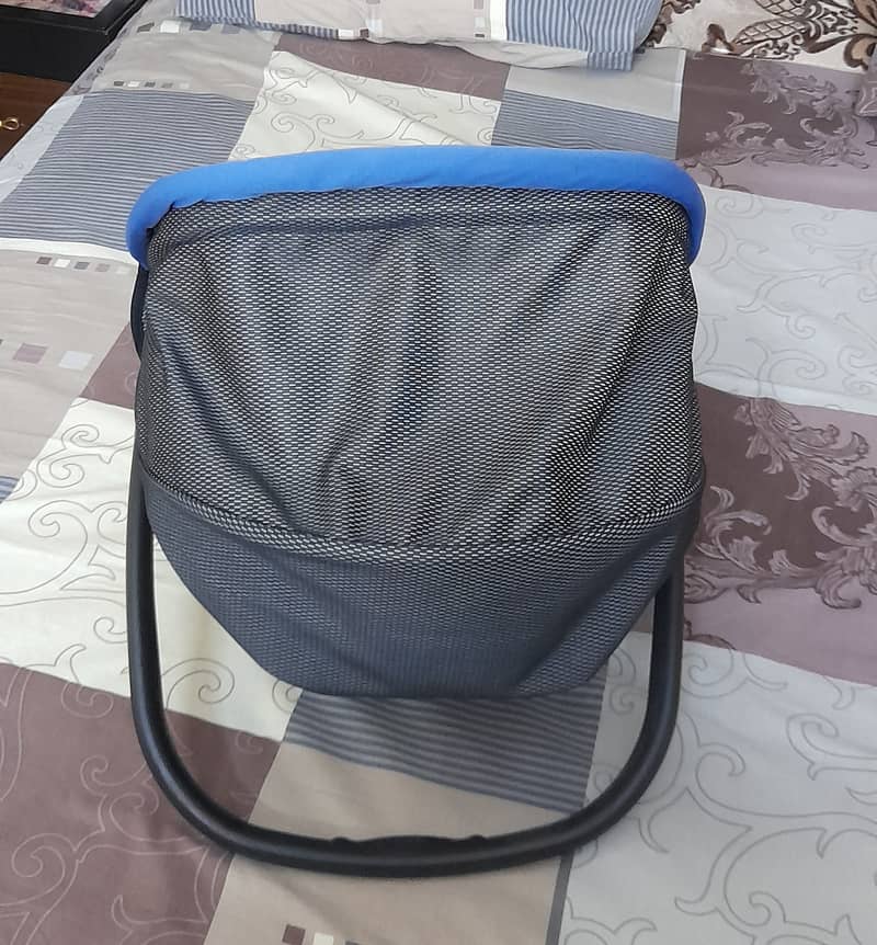 Tinnies Baby carry cot (seater) 1