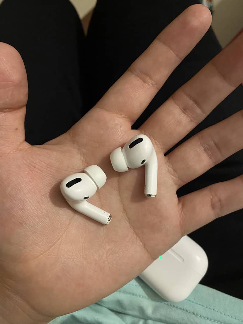 Airpods Pro 1st generation - Original, Great Condition, 3 months used 1