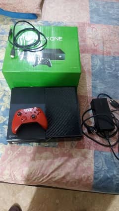 Xbox One 1TB, Boxed with Controller - Excellent Condition!