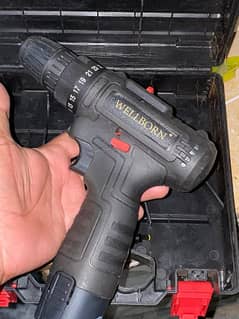 Electric drill with 2 battery