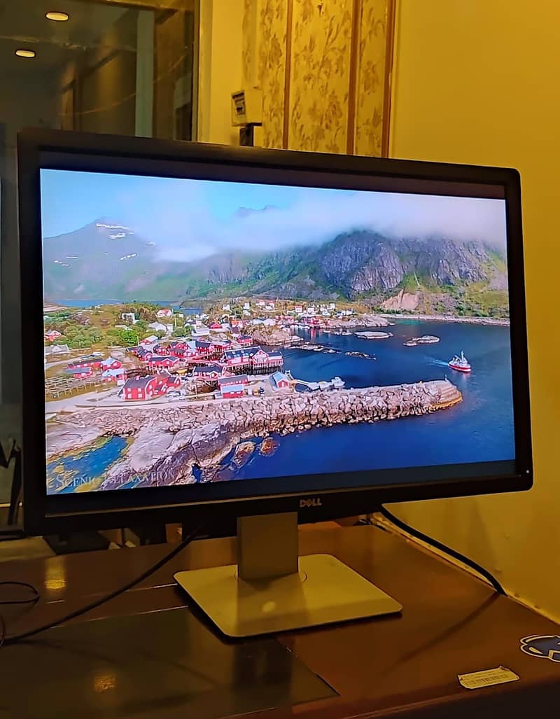 Dell 30" inch LCD Monitor with 2K Resolution for Sale 5