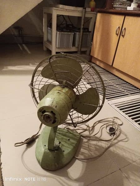 steel body vintage table Fan 0