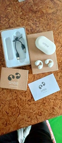 New ear buds by Arch 1