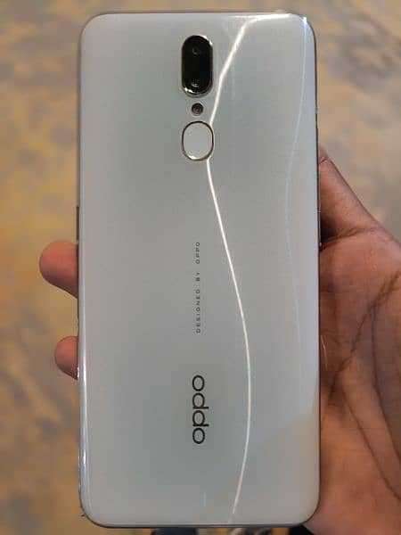 oppo F 11 8/256 no scratch on it all okay. . 0