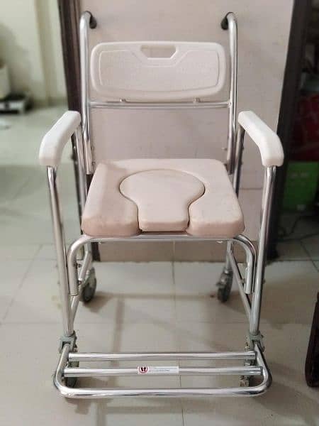 Commod chair for old age people 1