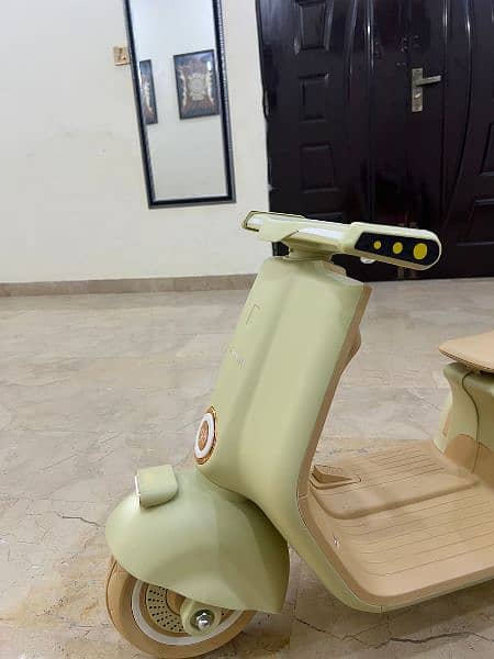 baby chargeable scooty 5