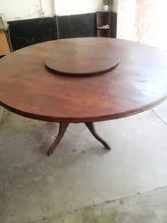 Round moveabble dinning table