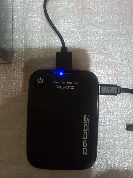 Verto Pebble Charger 0