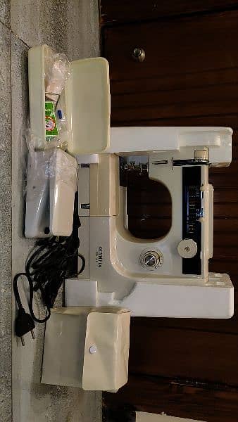 brand new sewing machine for sale . with pedal 1