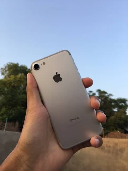 IPhone 7 128 GB ( Non-PTA ) 1