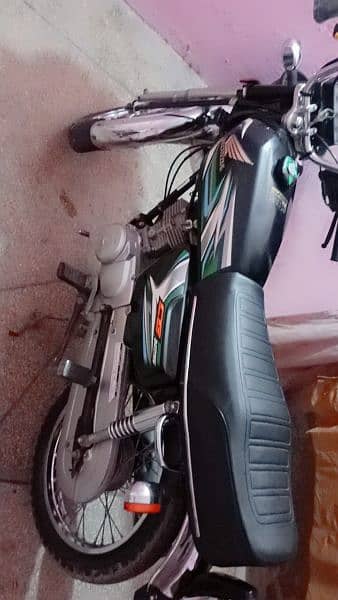 Honda 125 black 3