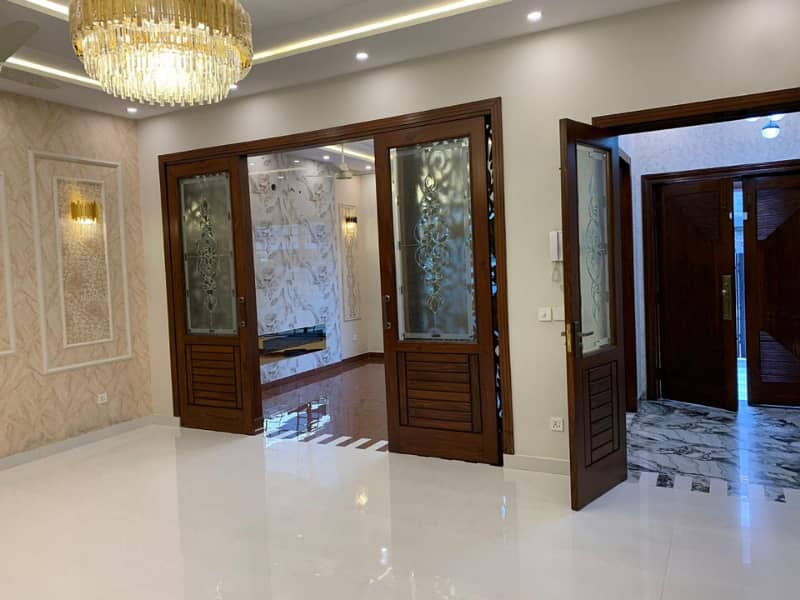 1O MARLA LUXURY HOUSE FOR SALE GULBAHAR BLOCK BAHRIA TOWN LAHORE 13