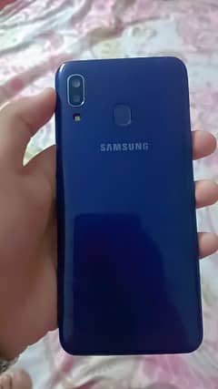 Samsung A20 pta official approved 3/32gb dabba bhi hai all ok