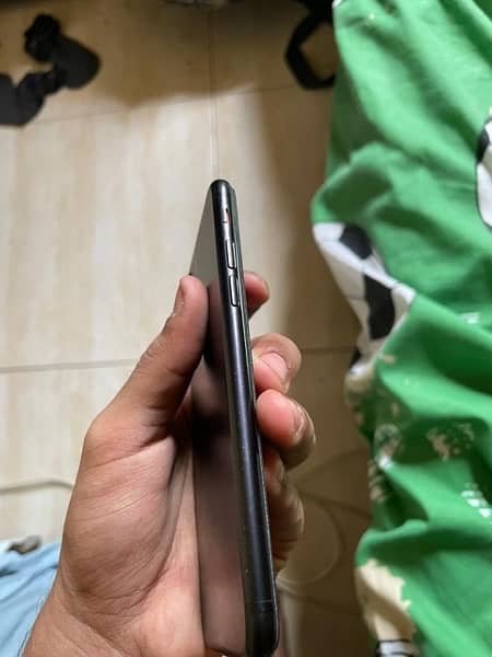 IPhone 7 32gb pta approved urgent sale cash 2