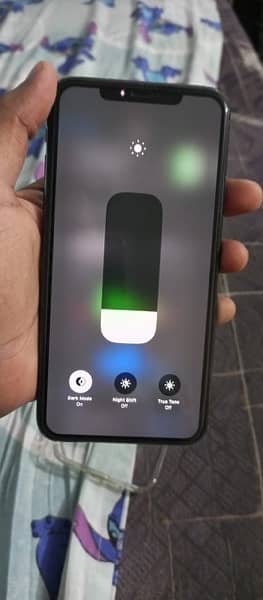 iphone 11 pro max 4