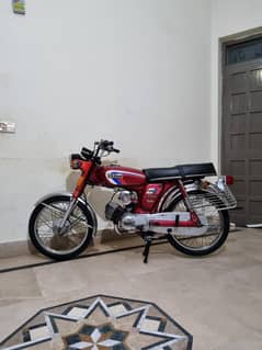 Yamaha royal 1990 model body wise almost jenion smooth enjon