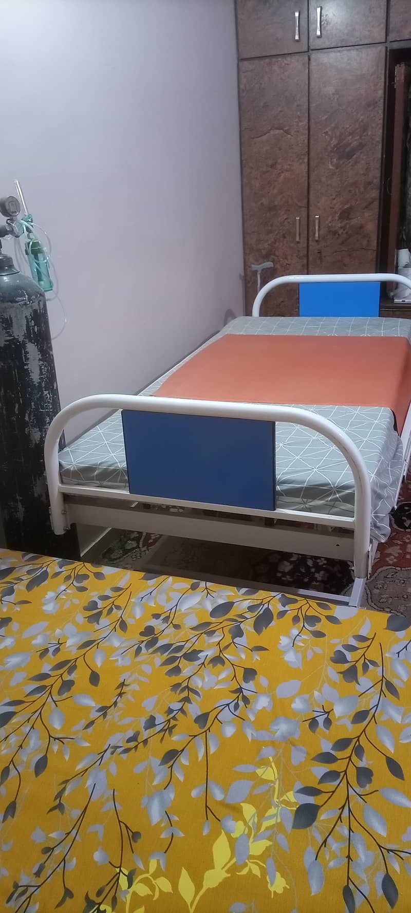 ICU Bed 3 Function. Hospital Bed, Patient Bed. Commode Chairs, Cylinde 0