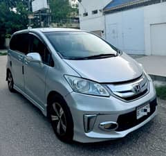 Honda Freed 2012 model 2017 pushstart 7 seater 1.5 hybrid