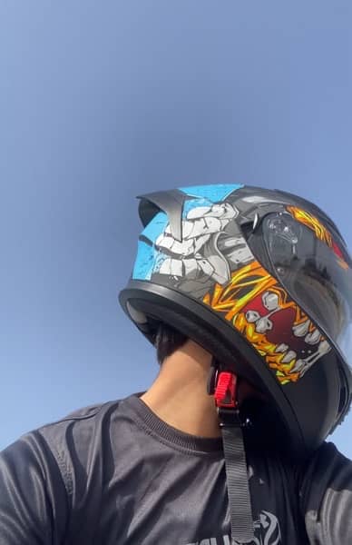 Jeikai Helmet 1