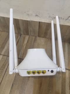 4 Anten WiFi k Signals ko Poora Krta hai