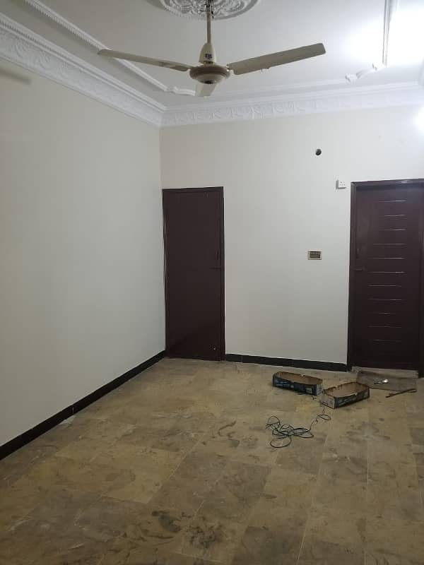 200 Yard portion available for rent 2nd Floor in Gulshan-e-Iqbal Block 3 Main k. D. A Market Karachi. 5