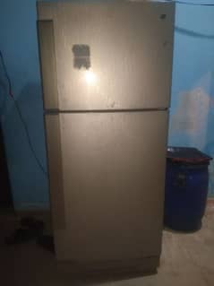 pel company ka fridge use me hain 0