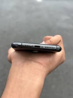 iphone 11 pro condition 10/10 urgent sale 4 month sim time